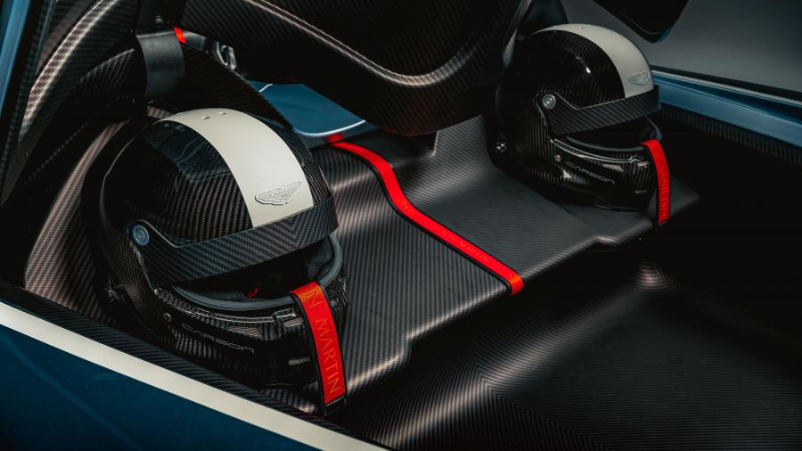 Интерьер Aston Martin V12 Speedster 2020 года  (WW) (фото 34 из 39)